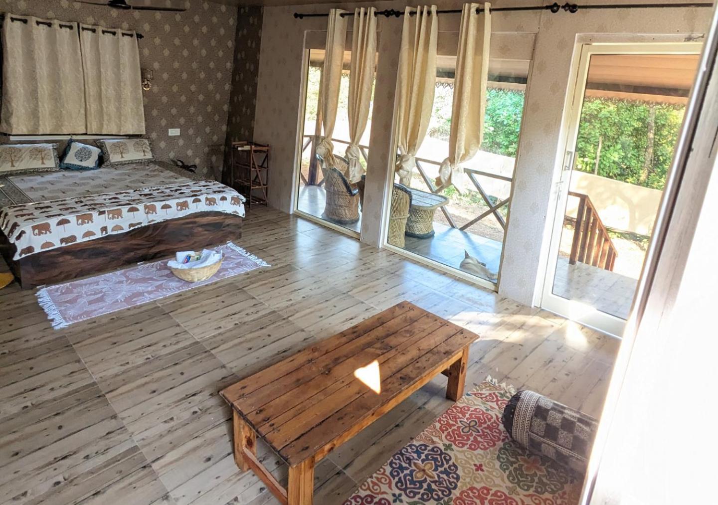 Hippie Paws Hotel มานเดรม ภายนอก รูปภาพ